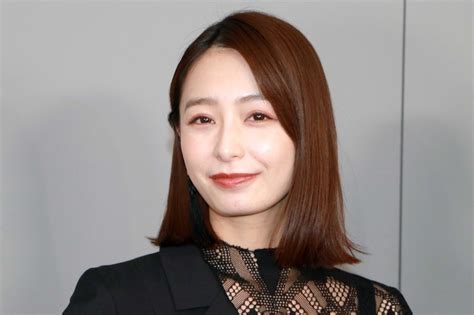 宇垣美里、胸元ザックリドレス姿披露 美バストあらわ「スタイル良すぎ」 Sirabee