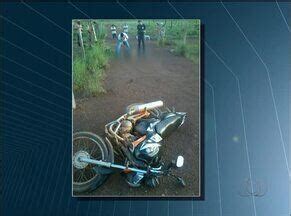 Ja Edi O To Homem Perde Controle De Motocicleta Bate Em Cerca