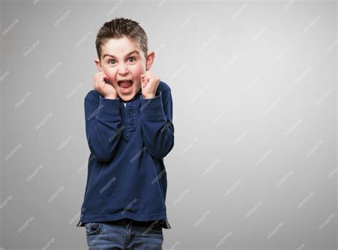 photo  scared boy