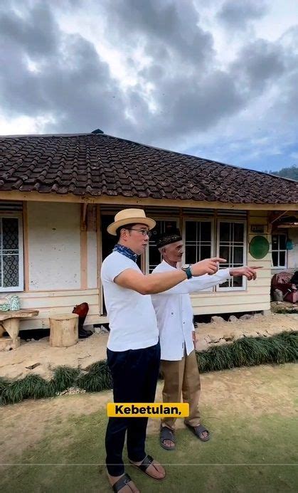 Momen Ridwan Kamil Kunjungi Rumah Abah Jajang