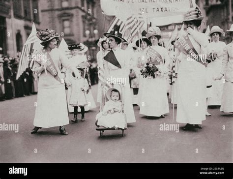 Womens suffrage parade hi-res stock photography and images - Alamy