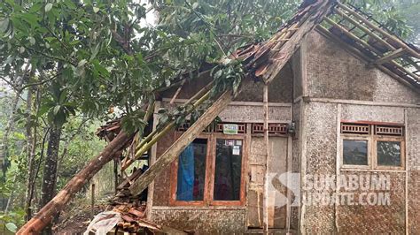 Genting Terbang Disapu Hujan Angin Puluhan Rumah Di Cireunghas