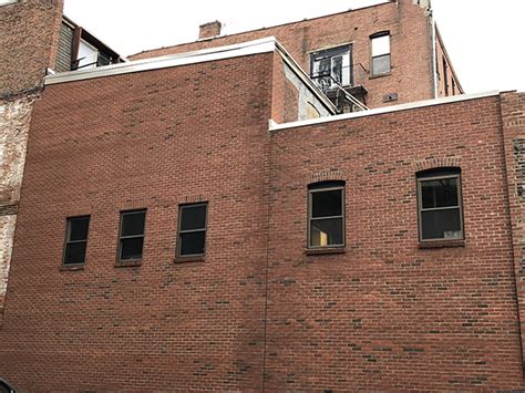 Abbot rebuilds brick wall on a 4-story building at 35 Wareham St. : NEREJ