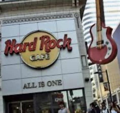 The Hard Rock Cafe Opened Its Second Ever Location In Toronto At 279