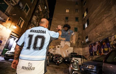 Mort de Maradona Il a rendu possible l impossible L éternelle