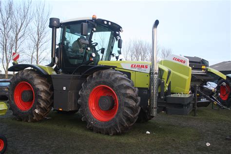 Claas Xerion 3300 Trac VC | Tractor & Construction Plant Wiki | FANDOM ...