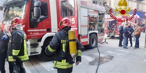 Palermo Incendiata La Porta Di Casa Di Una Donna Le Fiamme Sono