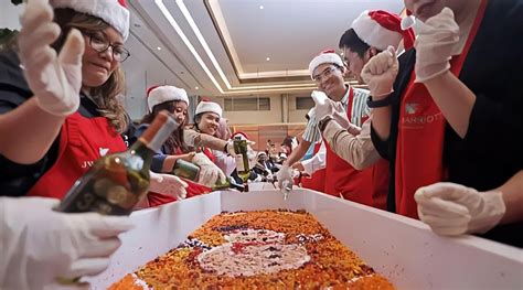 Sambut Musim Liburan Jw Marriott Hotel Jakarta Helat Cake Mixing