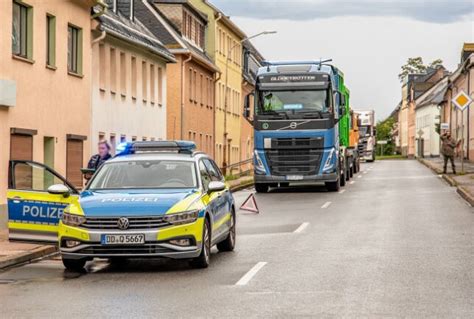 Vollsperrung Nach Schwerem Unfall Auf B Im Erzgebirge Zwei Personen