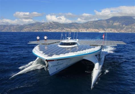 MONACO LE CATAMARAN PLANETSOLAR ARRIVEE DU PREMIER TOUR DU MONDE A