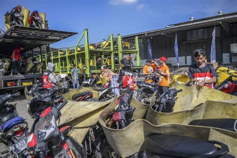 Pelepasan Truk Mudik Balik Bareng Honda Antara Foto