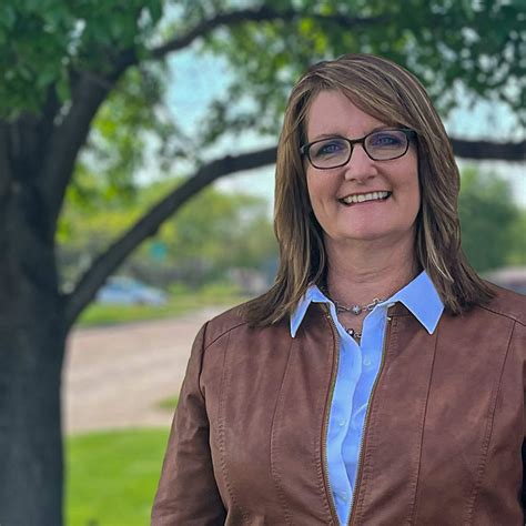 The community is honoring the staff at goglin funeral home yankton sd