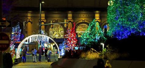 Clevelands Public Square Is Aglow For The Holidays 2021 Photos