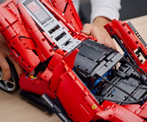 Игрален комплект конструктор ЛЕГО Technic 42143 - Ferrari Daytona SP3 ...