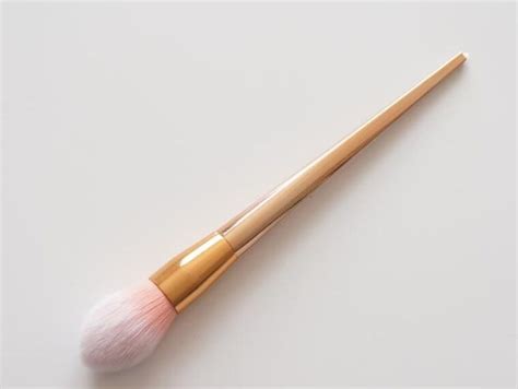 Gold Handle Powder Brush Qb Pb365 Queen Brush