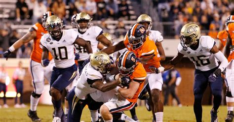 Juanyeh Thomas Notches One Tackle In Cowboys Debut Sports Illustrated