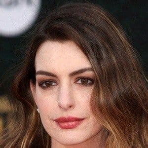 Anne Hathaway - Age, Family, Bio | Famous Birthdays