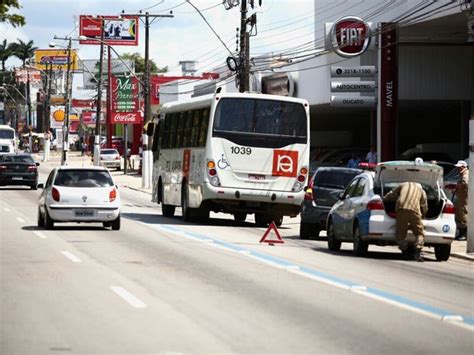 G Acidente Entre Carro E Nibus Deixa Tr Nsito Lento Na Av