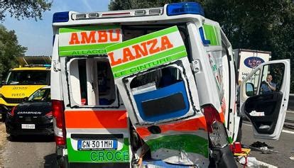 Rovigo Scontro Violentissimo Auto Contro Ambulanza Sei Feriti Due