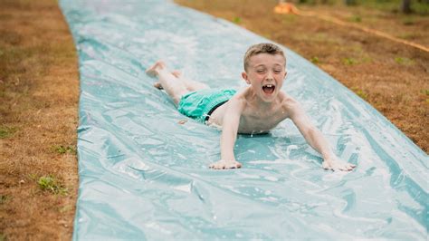 Wasserrutsche Selber Bauen Für Mehr Spaß Im Garten