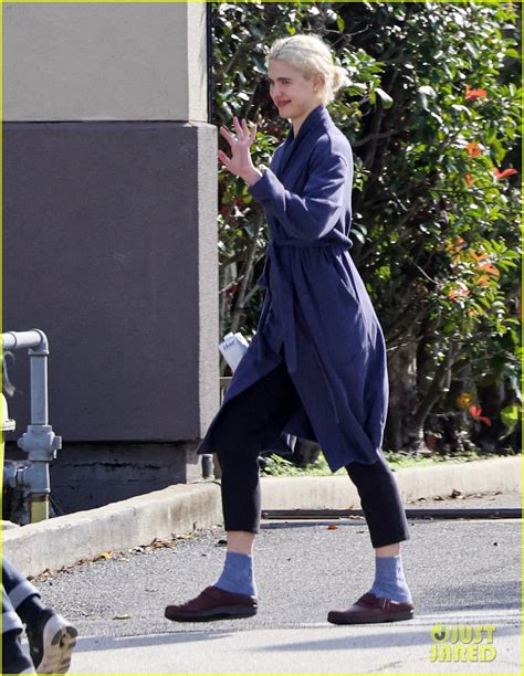 Emma Stone Strikes A Pose While Filming New Movie And With Jesse