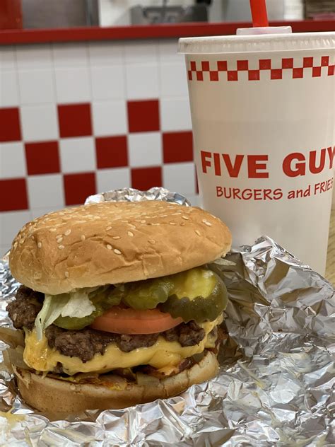 If You Ask Me Five Guys Beats Any Other Burger Joint Took This Photo Myself Weird Food Junk