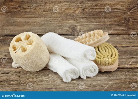 Composi O Dos Termas Escovas Da Massagem Foto De Stock Imagem De