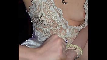 Milf masturbándose la polla lame cada gota XVIDEOS