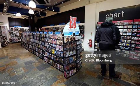 132 Hmv Plc Photos & High Res Pictures - Getty Images