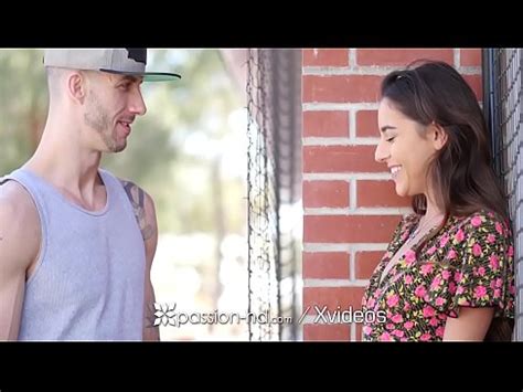 PASSION HD Follada sorpresa en el patio trasero con Arielle Faye de pechos pequeños XVIDEOS