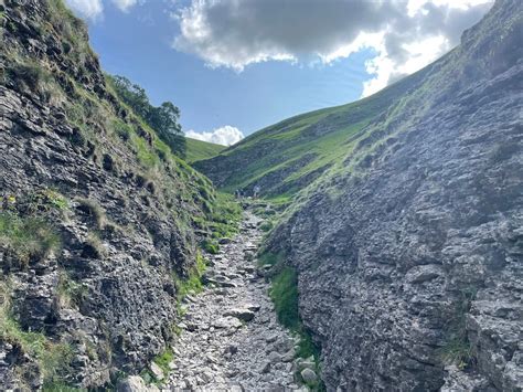 Castleton Walks: Top 3 Circular Routes from the Village | PeakDistrict.org