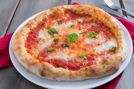 Ricetta Pizza napoletana - La Ricetta di GialloZafferano