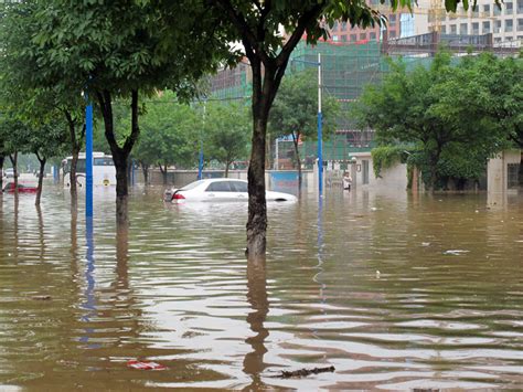 广州火车站水浸街图片【相关词 广州火车站水浸】 随意优惠券