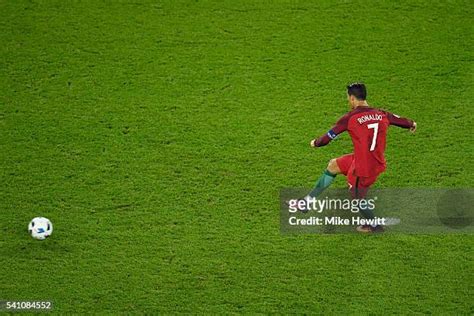 6051 Cristiano Ronaldo Euro 2016 Photos And High Res Pictures Getty Images