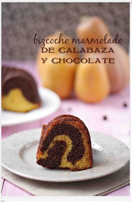 Bizcocho Marmolado De Calabaza Y Chocolate Con Las Zarpas En La Masa