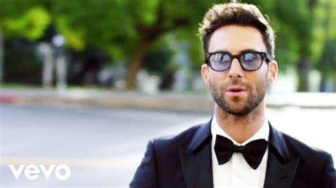 Sunglasses Oliver Peoples of Adam Levine in the clip Sugar de Maroon 5 ...