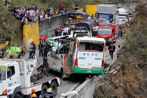 Accidente De Autob S Deja Muertos En Colombia