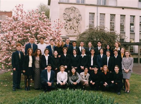 Photo de classe BTS Action commerciale de 1998 Lycée Le Castel