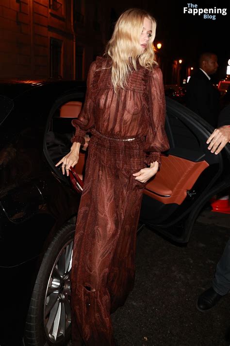 Abbey Lee Kershaw Displays Her Nude Tits At The Saint Laurent Show In
