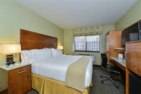 HOLIDAY INN EXPRESS MANHATTAN MIDTOWN WEST, AN IHG HOTEL $139 ($̶2̶2̶3̶ ...