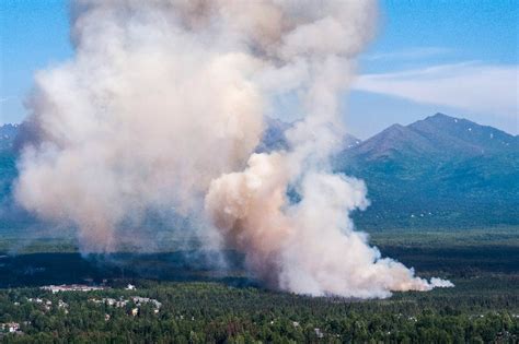 La Jornada Evacuan A 25 Mil Personas Por Incendios Descontrolados En