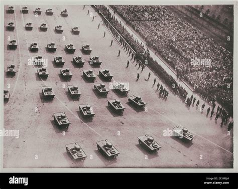 Desfile comunista fotografías e imágenes de alta resolución Alamy