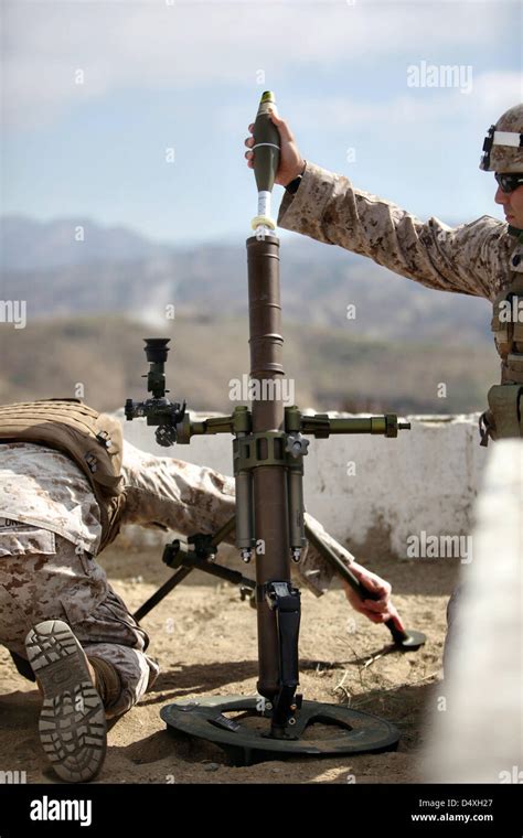 Morteros de 60mm fotografías e imágenes de alta resolución Alamy