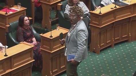 Maori Leader Performs Haka In New Zealands Parliament Youtube