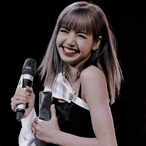 Stunning Lisa Aesthetic Icons
