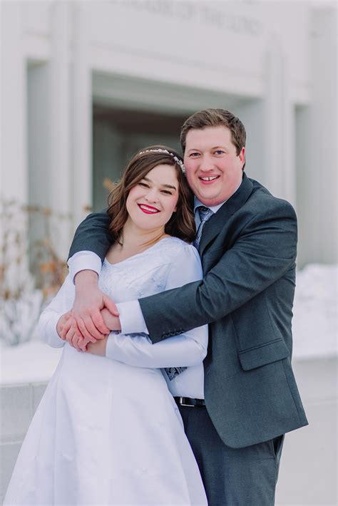 Rexburg Temple Winter Wedding - Janelle & Co Photo