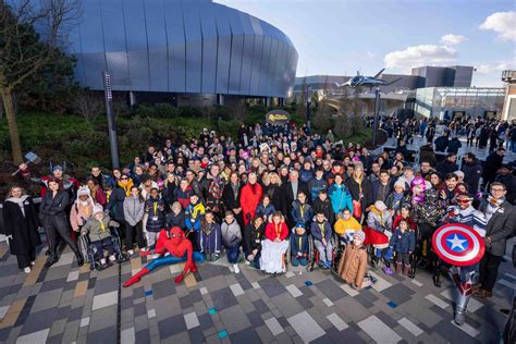 Des centaines de jeunes Super Héros hospitalisés invités à Disneyland