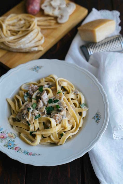 Fettuccine Con Funghi Salsiccia E Panna Ricetta Tipica Degli Anni 80