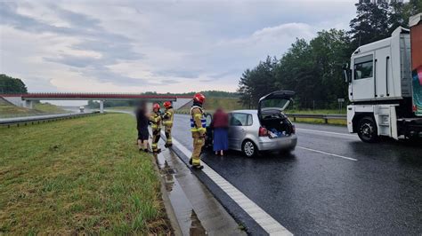 Samoch D Uderzy W Bariery Na Autostradzie A Pod Tarnowem