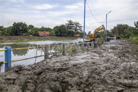 Normalisasi Sungai Antisipasi Banjir Antara Foto